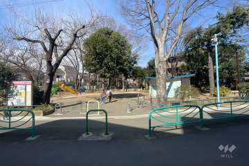 敷地に隣接した『阿佐谷にしはら公園』