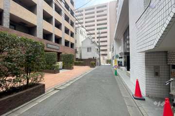 敷地南側の前面道路