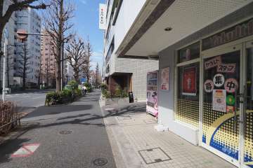 敷地南側の前面道路（青梅街道）