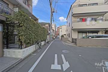 敷地の東側前面道路（南側から）