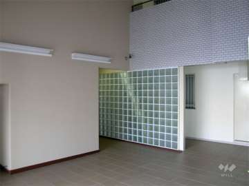 吹き抜けのエントランスホール