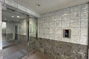 エントランスはオートロック付きです。