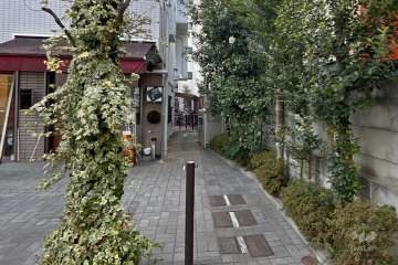 駐輪場へのアプローチ