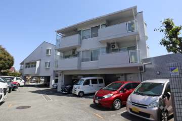 ライオンズマンション川西萩原の外観(西側から)