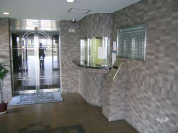 オートロック付きのエントランスホール