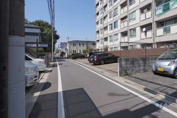 敷地南側の前面道路