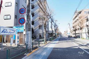 敷地北側の前面道路