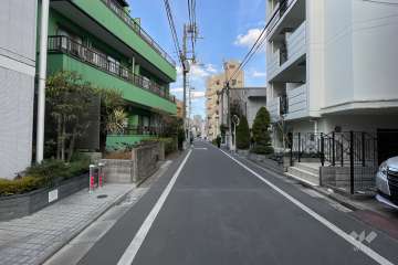 敷地南東側の前面道路
