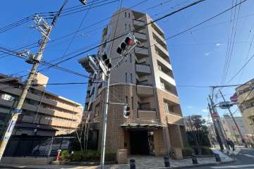 サーパス阿佐ヶ谷中杉通りの外観（北側から）