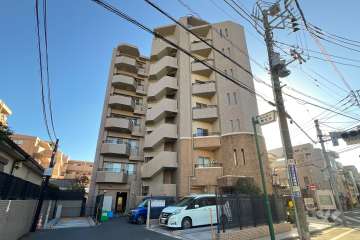 サーパス阿佐ヶ谷中杉通りの外観（北東側から）