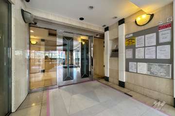 エントランスはオートロック付きです。