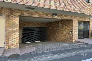 駐車場の出入り口（リングシャッター付き）