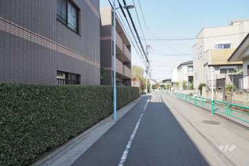 敷地東側の前面道路