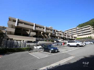 サンクタス川西向陽台の外観（南東側から）