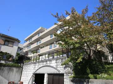 サンクタス川西向陽台の外観（南東側から）