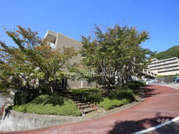 サンクタス川西向陽台の外観（南東側から）