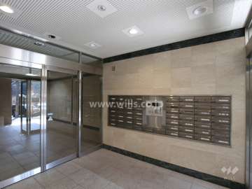 エントランスはオートロック付きです。