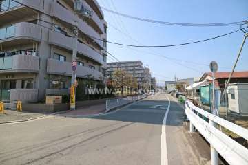 敷地北側の前面道路