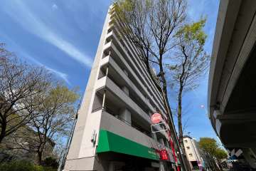 シャトレ明大前の外観（南西側から）