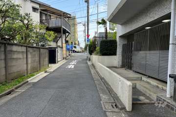 敷地東側の前面道路