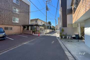 敷地北側の前面道路