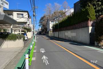 敷地東側の前面道路