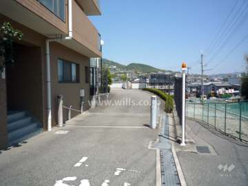 駐車場出入り口（ロボットゲート付き）