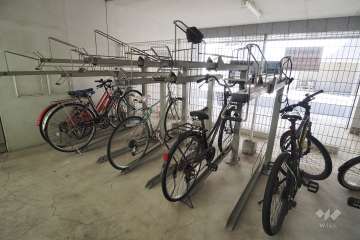 屋内に設けられた駐輪場