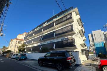 秀和東荻窪レジデンスの外観（南東側から）