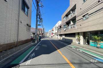 敷地西側の前面道路　