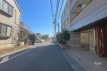 敷地の東側前面道路（北側から）