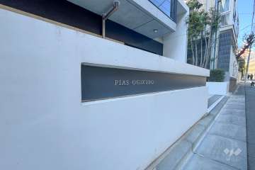 エントランスの銘板