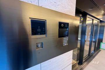 エントランスはオートロック付きです。