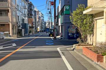 敷地南東側の前面道路