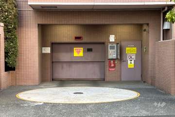 敷地内駐車場（屋内機械式）