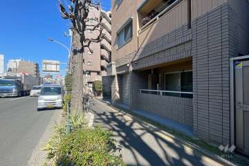 敷地西側の前面道路　