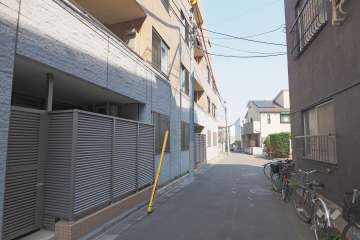 敷地南側の前面道路