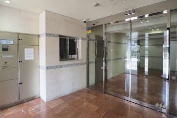 エントランスはオートロック付きです