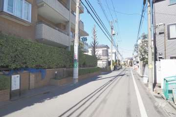 敷地東側の前面道路