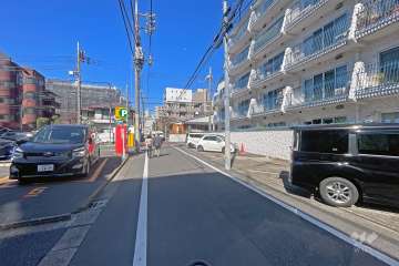敷地の西側前面道路（南側から）
