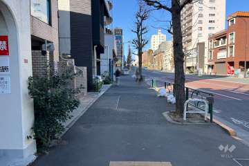 敷地北東側の前面道路