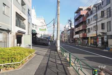 敷地南側の前面道路