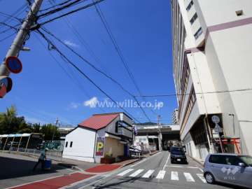 敷地南側の前面道路