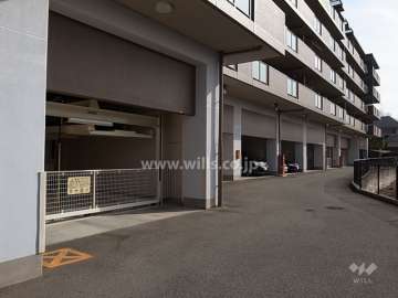敷地内駐車場（屋内機械式）