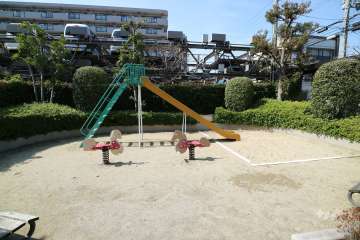 敷地西側に隣接する公園