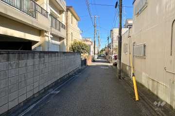 敷地東側の前面道路