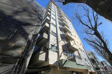 桜上水山森マンションの外観（南西側から）