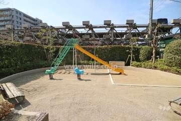 敷地西側に隣接する公園