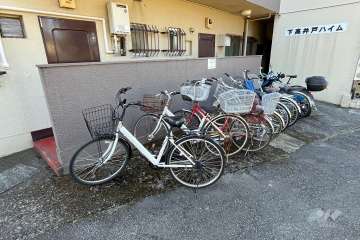 駐輪場とバイク置場