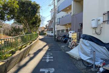 敷地北側の前面道路